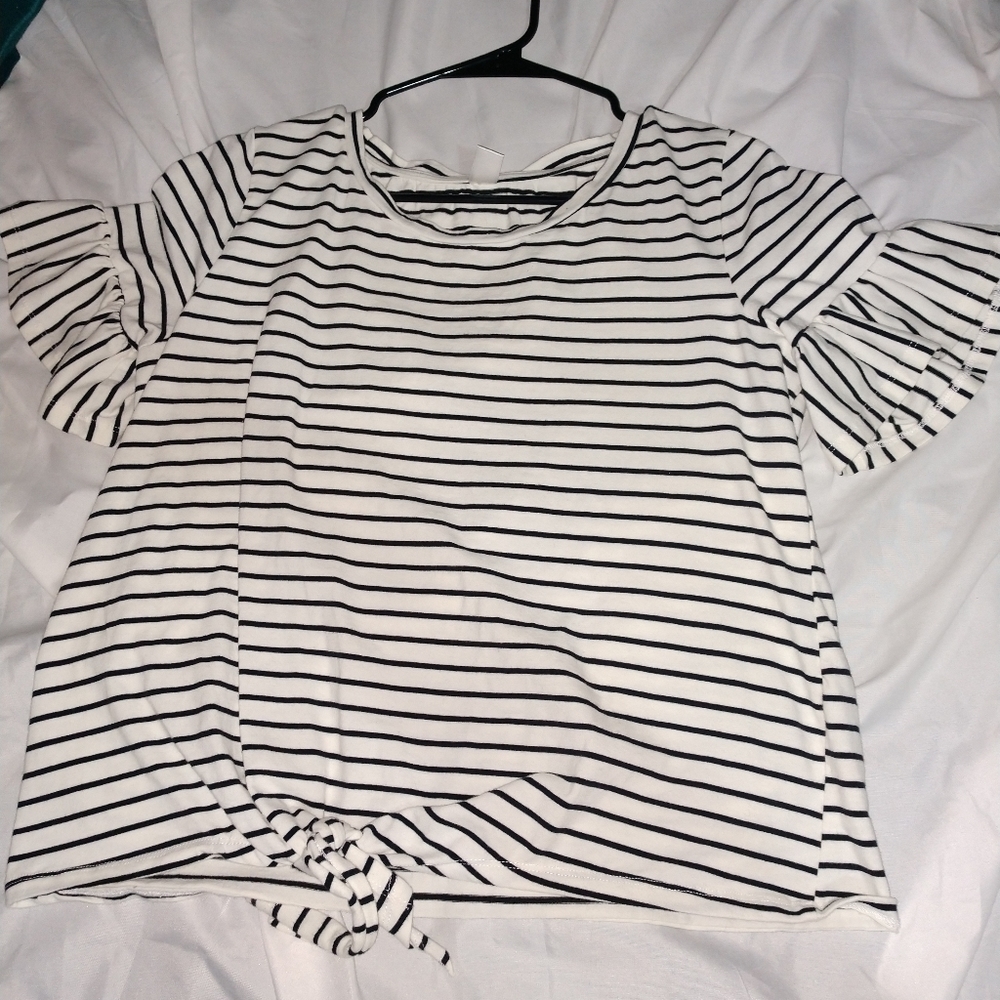 Cute black white top